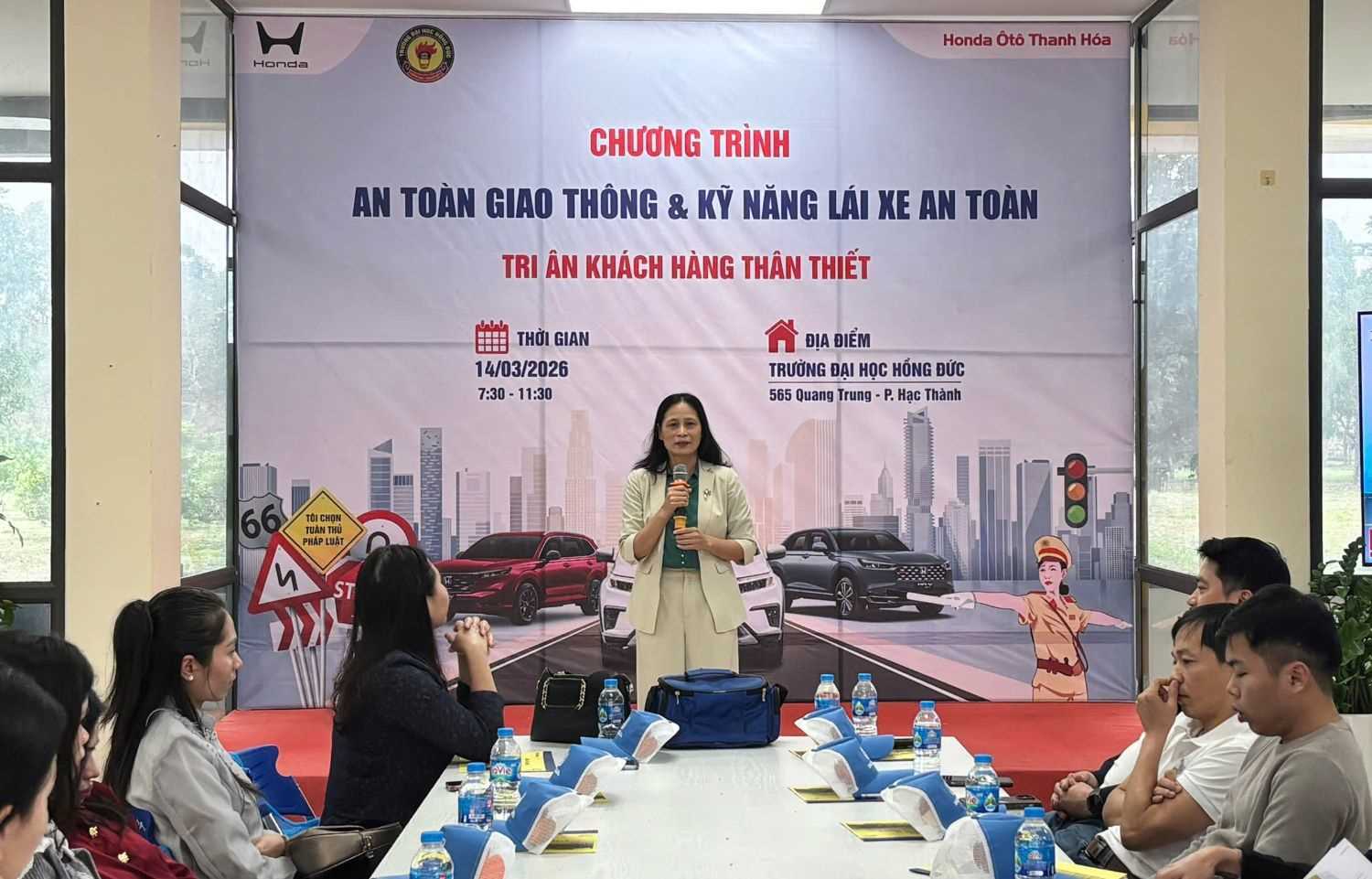 Tập huấn an toàn giao thông và kỹ năng lái xe an toàn tại Trường Đại học Hồng Đức